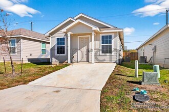 8110 Serro Medina in San Antonio, TX - Building Photo - Building Photo