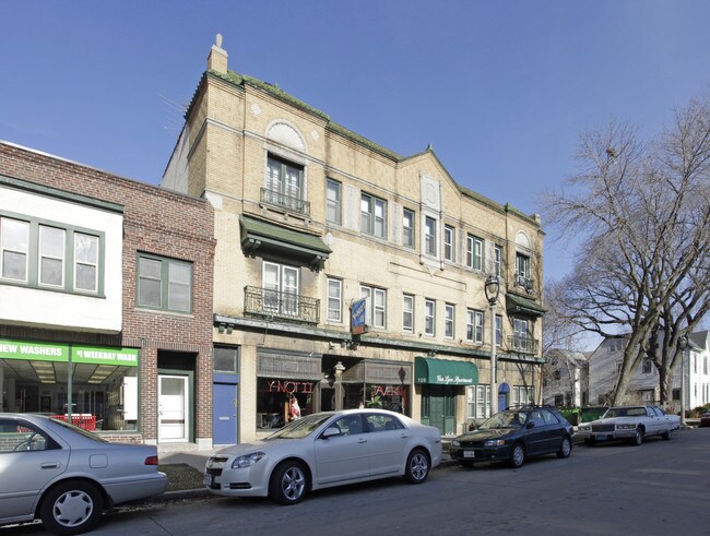 Van Lyon Apartments in Milwaukee, WI - Building Photo - Building Photo