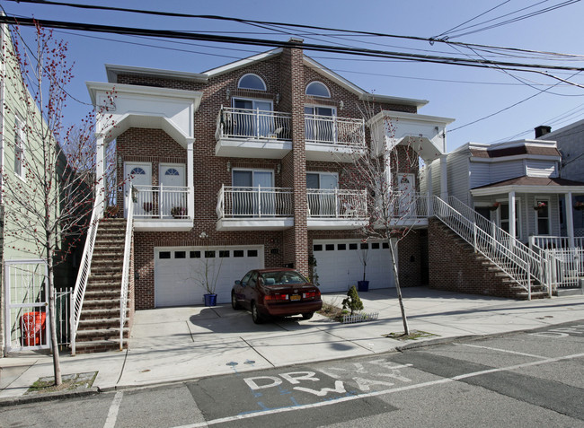 518-520 8th St in Union City, NJ - Foto de edificio - Building Photo