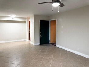 10717 Cleary Blvd, Unit 211 in Plantation, FL - Building Photo - Building Photo