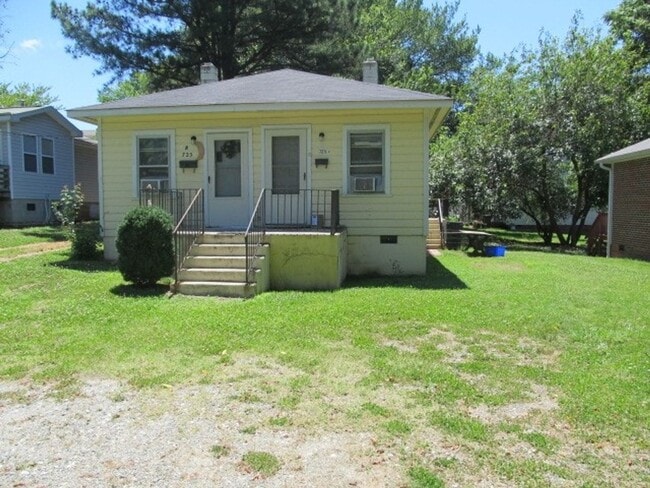 property at 725 S Merritt Mill Rd