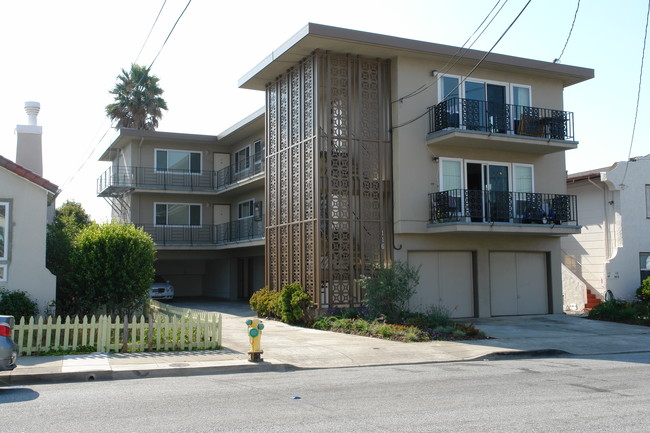 116 Santa Clara Ave in San Bruno, CA - Building Photo - Building Photo