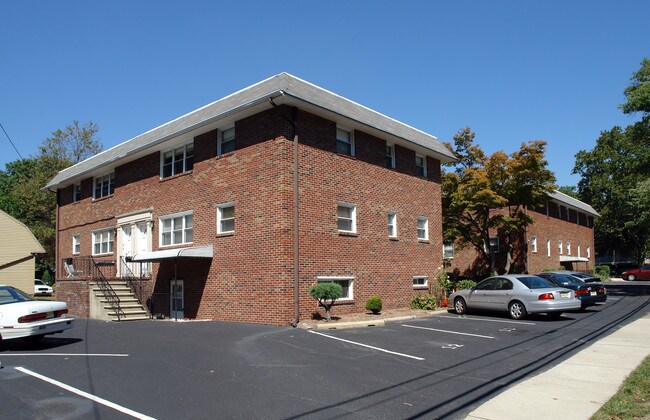 216 White Horse Pike in Haddon Heights, NJ - Foto de edificio - Building Photo