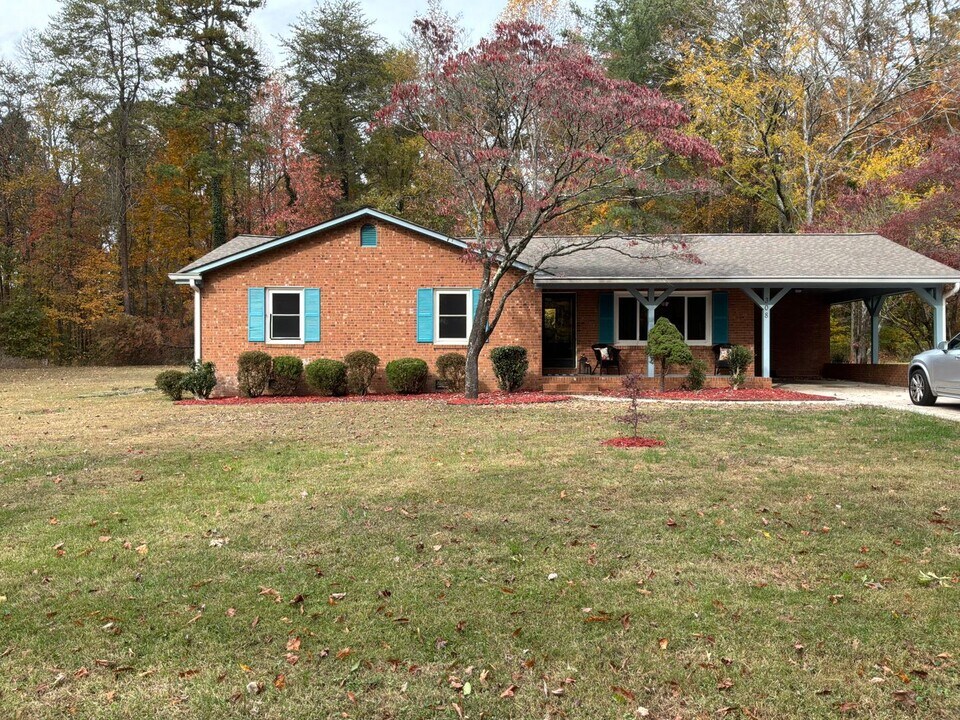 308 Oakwood Dr in Lexington, NC - Building Photo