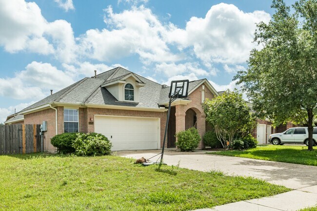 6185 Galloway Ln in League City, TX - Building Photo - Building Photo