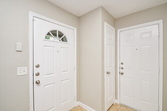 718 Pine Lodge Dr in Houston, TX - Building Photo - Building Photo