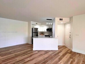 731 Vista Isles Dr in Plantation, FL - Building Photo - Building Photo