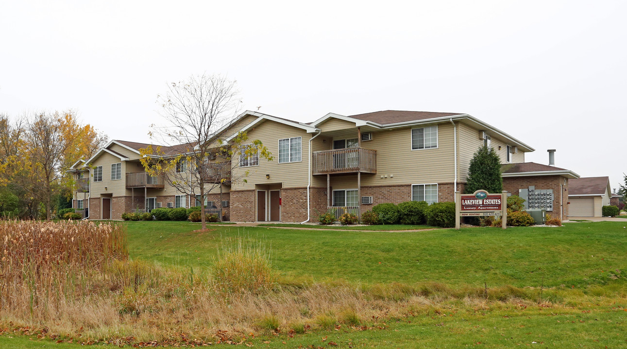 Lakeview Estates in Oshkosh, WI - Building Photo