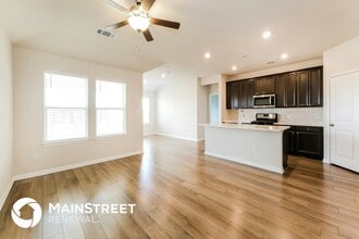 1021 Round Bale Rd in Hutto, TX - Foto de edificio - Building Photo