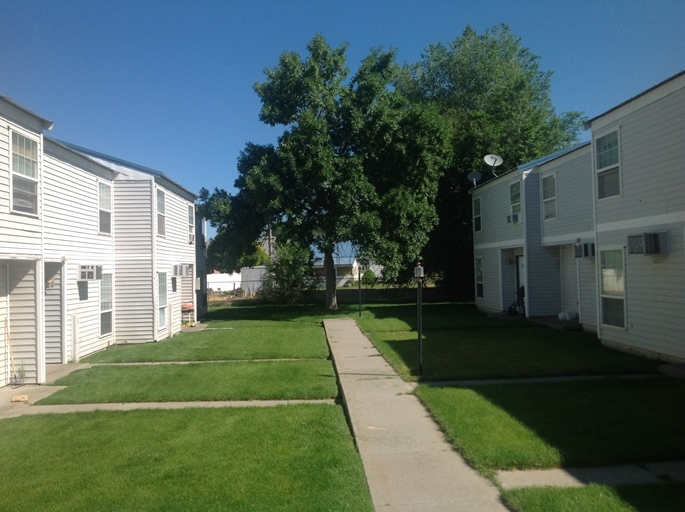 Yellowstone Townhouse Apartments in Pocatello, ID - Building Photo