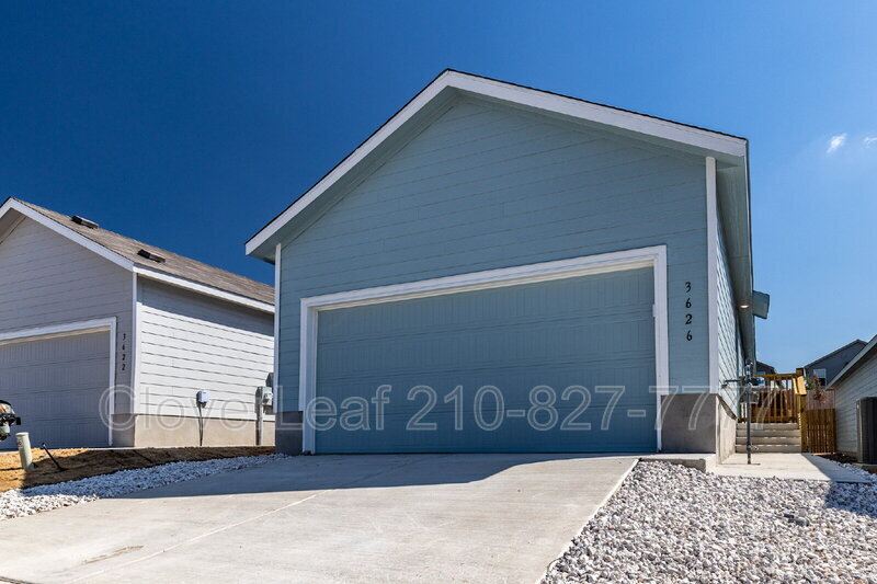 3626 Amber Glade in San Antonio, TX - Building Photo