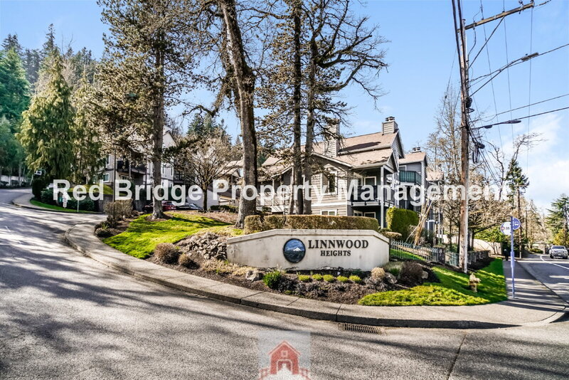 20020 Marigold Ct in West Linn, OR - Building Photo