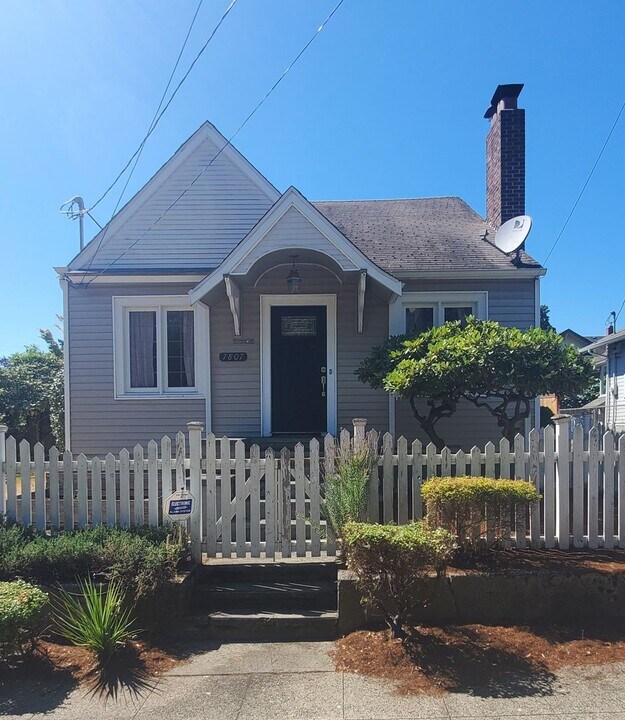 7807 Linden Ave N in Seattle, WA - Building Photo