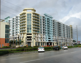 Hollywood Station in Hollywood, FL - Foto de edificio - Building Photo