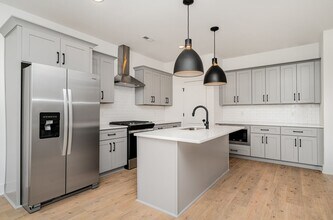 721 Caraway Ln in Nashville, TN - Foto de edificio - Building Photo