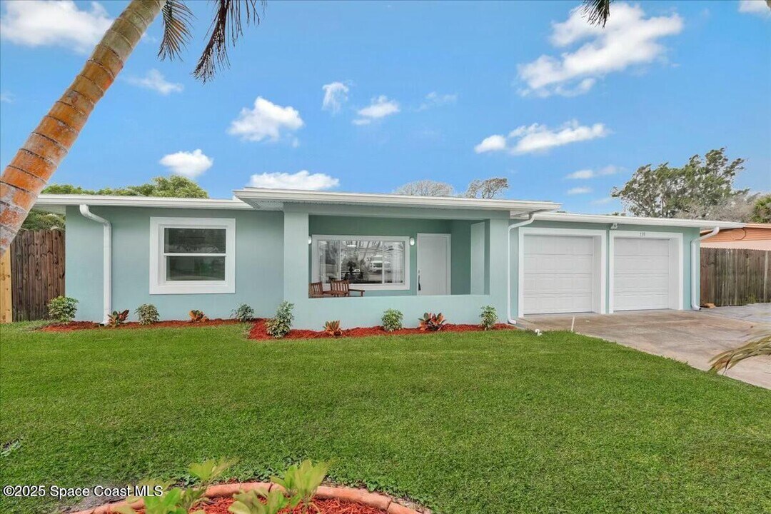 139 W Gadsden Ln in Cocoa Beach, FL - Building Photo