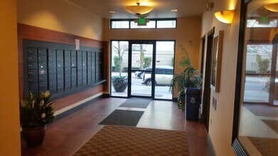1323 Boren Ave, Unit 308 in Seattle, WA - Building Photo - Building Photo