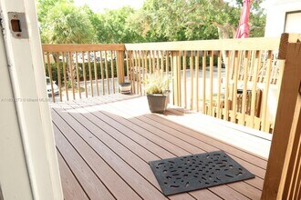 637 Executive Center Dr in West Palm Beach, FL - Building Photo - Building Photo