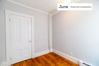 Private bedroom in 3 bed/1 bath Home in Boston, MA - Building Photo - Building Photo