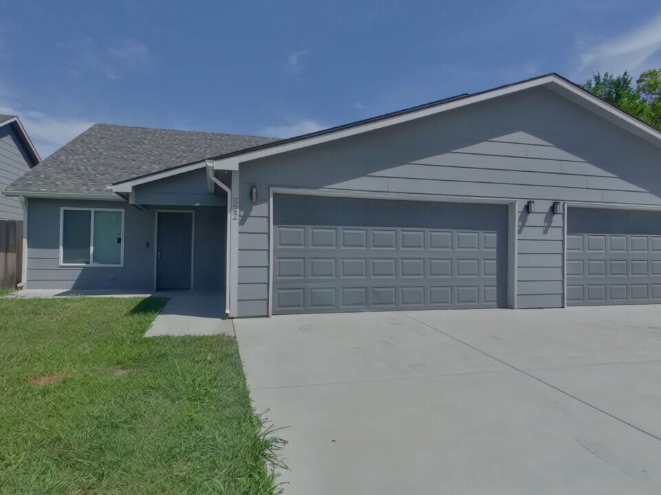 520 Mathewson St in Wichita, KS - Building Photo