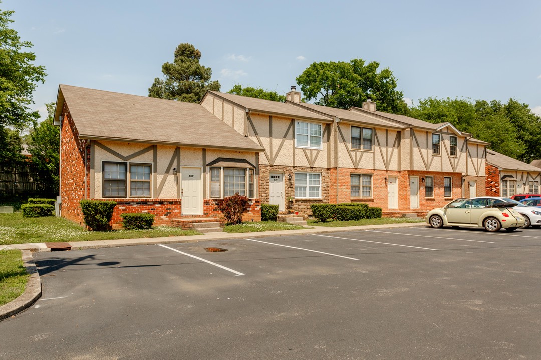 Kings Crest Townhomes in Smyrna, TN - Foto de edificio