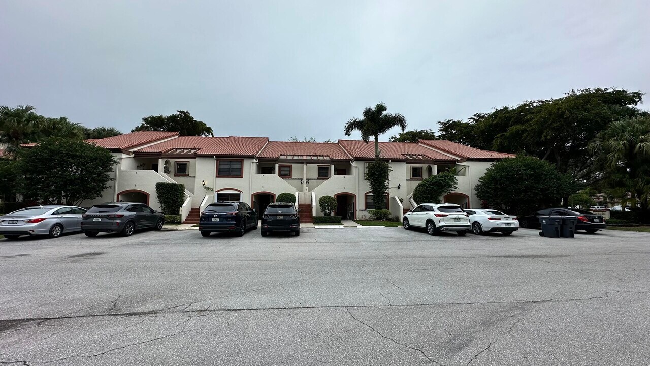 12268 Sag Harbor Ct-Unit -3 in Wellington, FL - Building Photo