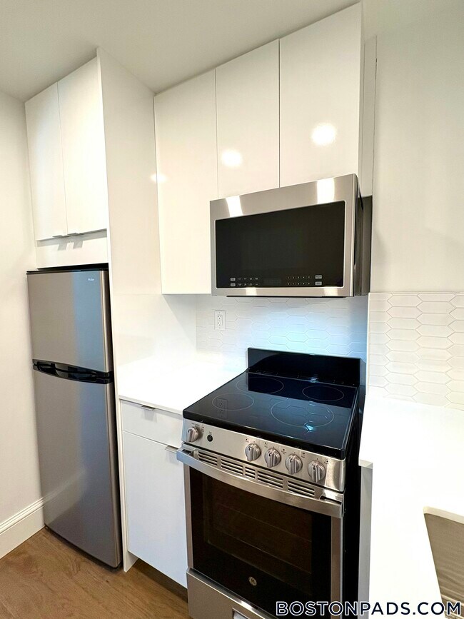 1200 Massachusetts Ave in Cambridge, MA - Building Photo - Building Photo