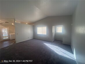 8009 Cetus Cir in Las Vegas, NV - Building Photo - Building Photo