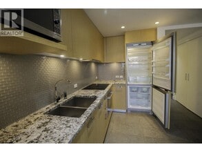 1028 Barclay St in Vancouver, BC - Building Photo - Building Photo