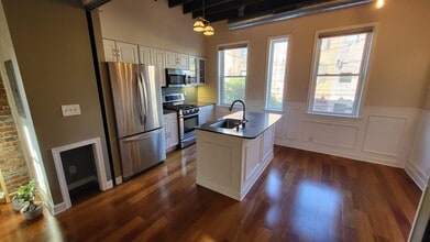 816 S 5th St, Unit B in Philadelphia, PA - Foto de edificio - Building Photo