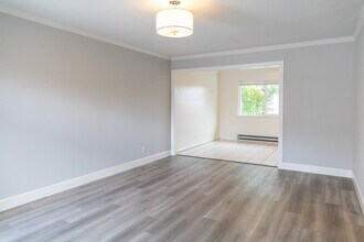 242 Elwood St, Unit 3 in Redwood City, CA - Building Photo - Building Photo