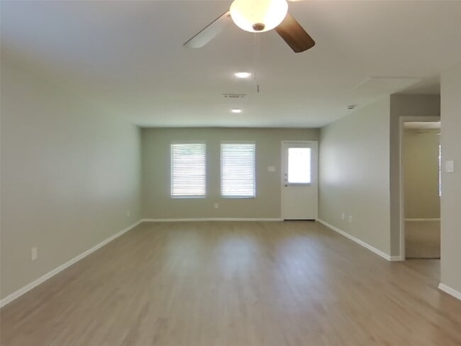 17146 Quaking Aspen Ln in New Caney, TX - Foto de edificio - Building Photo