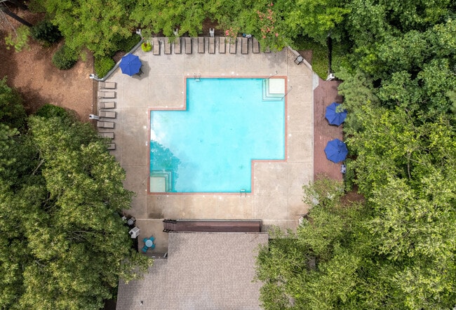 Lake Crossing Apartment Homes