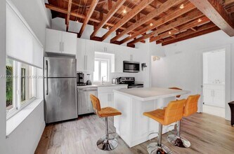 524 NW 35th St in Miami, FL - Building Photo - Building Photo