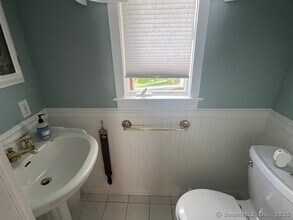 10 Latham St in Groton, CT - Building Photo - Building Photo