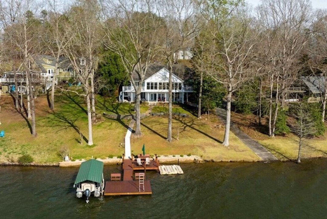 418 Rockcove Rd in Inman, SC - Building Photo