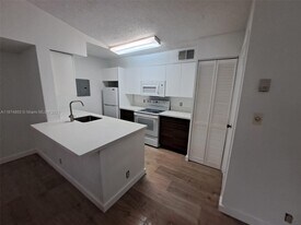 2946 S University Dr, Unit 7206 in Davie, FL - Building Photo