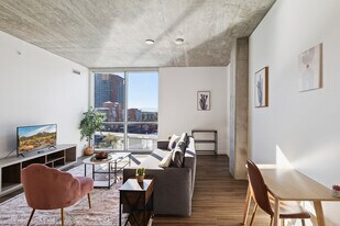 222 E Jefferson St in Phoenix, AZ - Building Photo