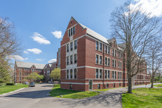 SEM Villa in Milford, OH - Foto de edificio - Primary Photo