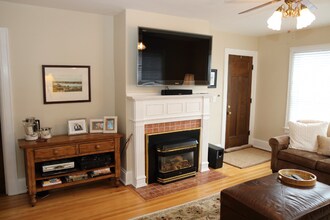 825 Harvard St, Unit Upper in Rochester, NY - Building Photo - Building Photo