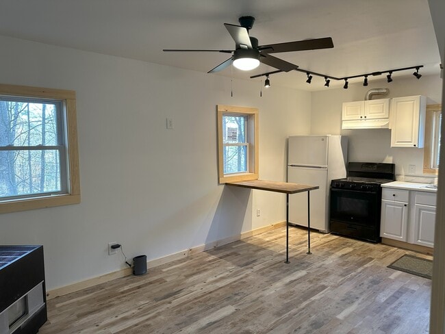 929 Codding Hollow Rd, Unit Apt. #1 in Waterville, VT - Building Photo - Building Photo