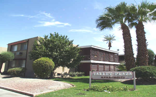 Valley Plaza Apartments in Indio, CA - Foto de edificio - Building Photo