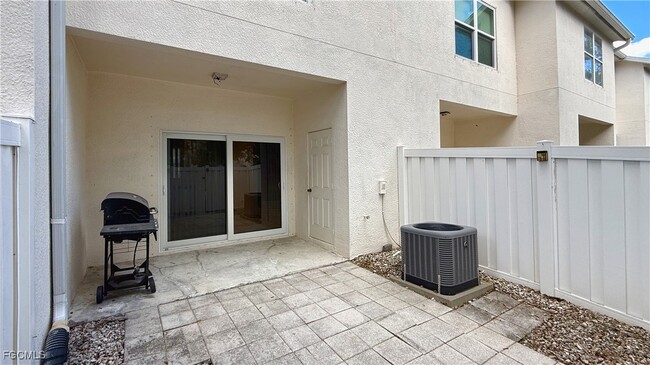 3620 Pine Oak Cir