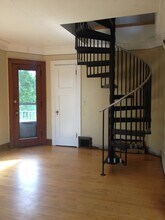 3220 N Oakland Ave, Unit UPPER in Milwaukee, WI - Foto de edificio - Building Photo