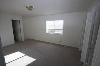 2624 Lauren Creek Loop in Anchorage, AK - Building Photo - Building Photo