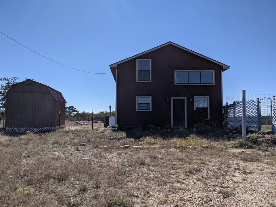 143 Spring Hollow Trail in Smithville, TX - Building Photo