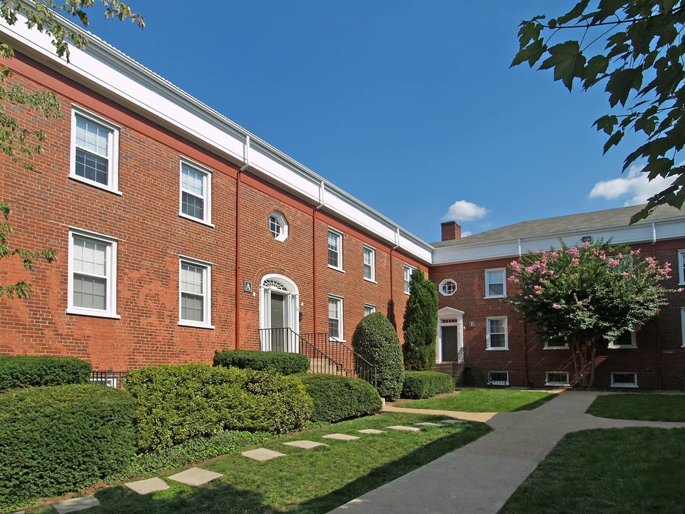 Presidential Greens in Alexandria, VA - Building Photo