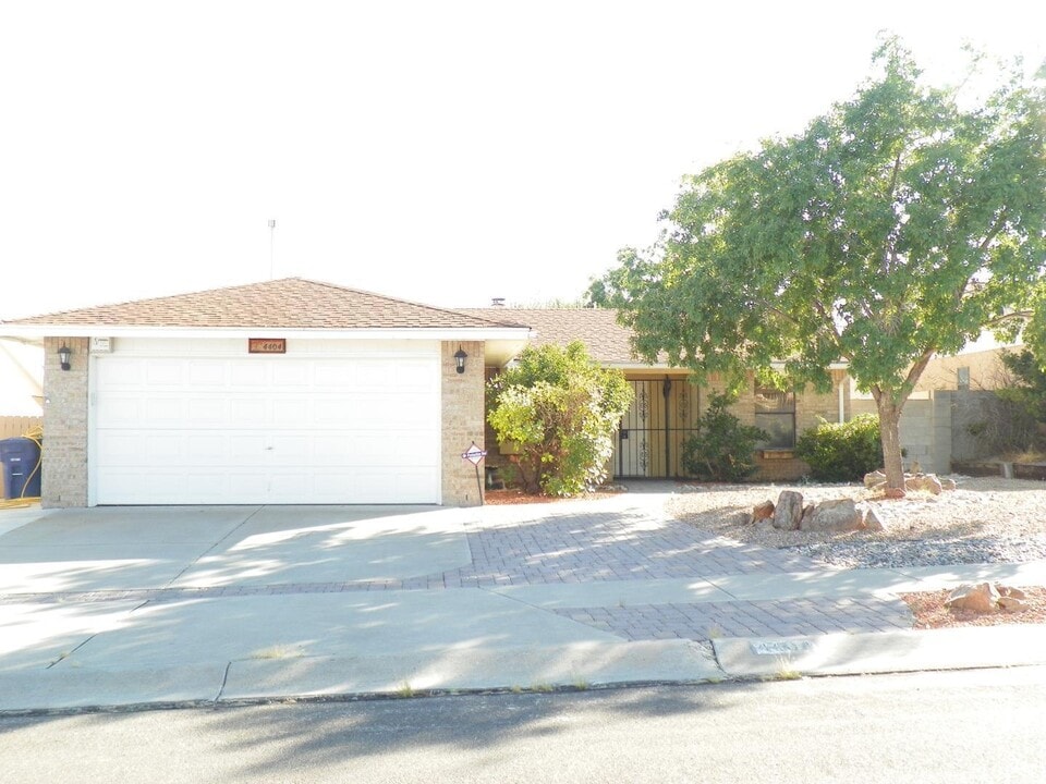 4404 Rabbit Brush Ave NW in Albuquerque, NM - Building Photo