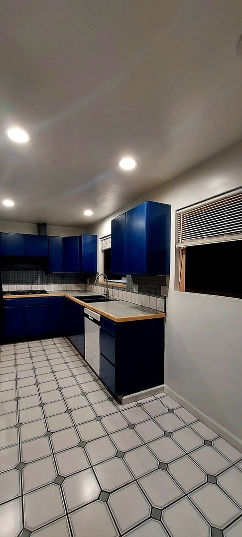 property at 1631 Van Horne Ln