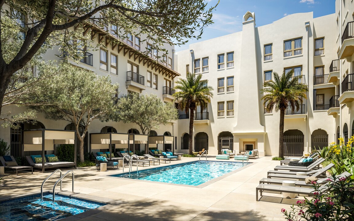 Village at Montclair in Montclair, CA - Foto de edificio